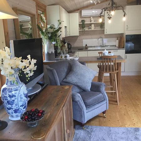 The Lodge - Luxury Lodge With Super King Size Bed, Kitchen & Shower Room Hurstpierpoint 外观 照片