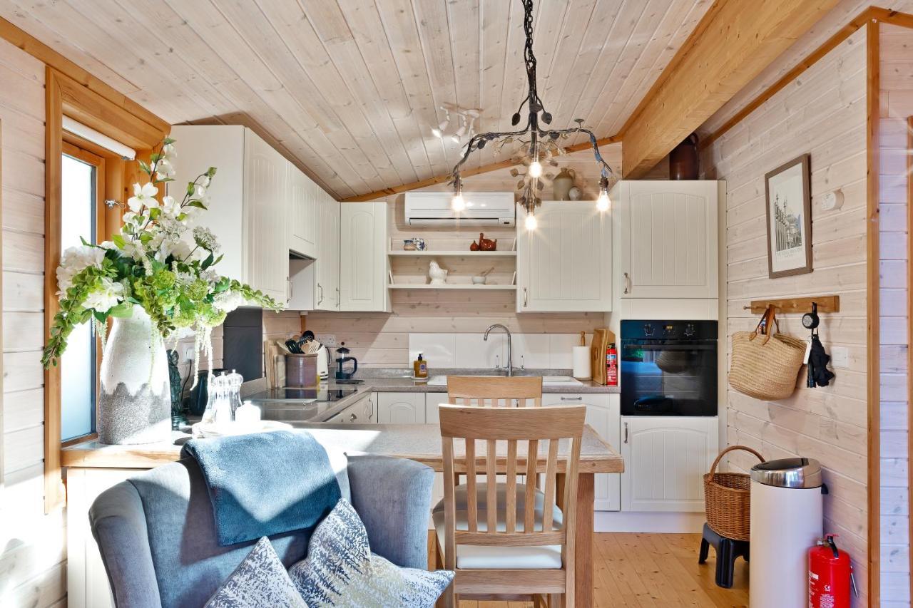 The Lodge - Luxury Lodge With Super King Size Bed, Kitchen & Shower Room Hurstpierpoint 外观 照片